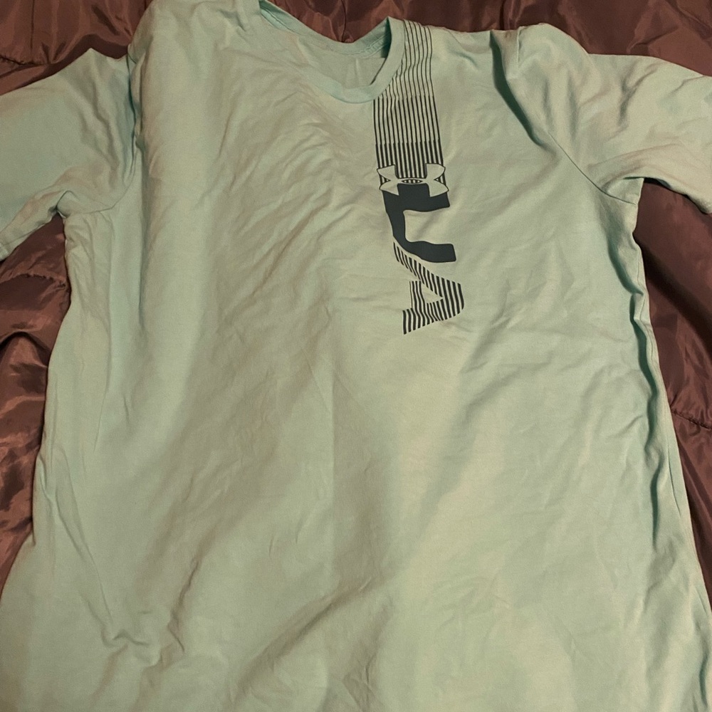 Men’s under armour tshirt